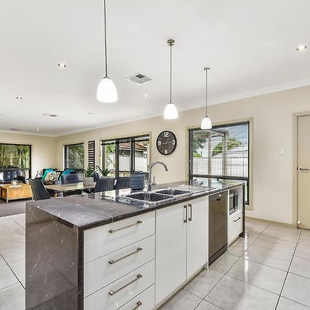 Accommodation On Lansell 1 Being Unit 1 Of 6 Lansell Street Mount Gambier Exterior foto